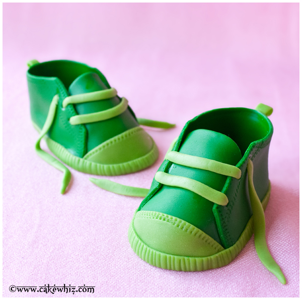 how-to-make-fondant-baby-shoes