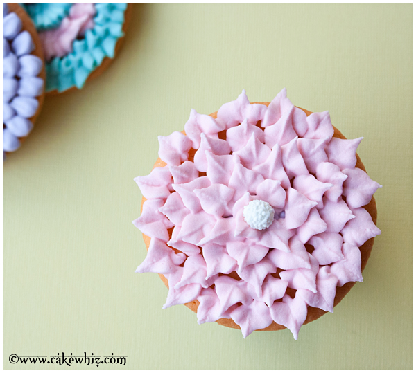 How to Make Royal Icing Daisies