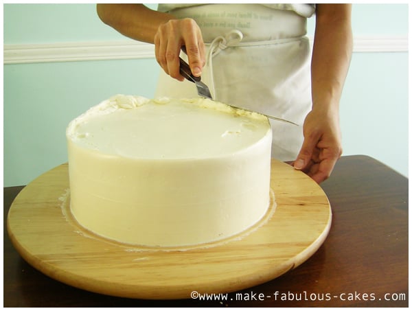 how to frost a cake smoothly 3