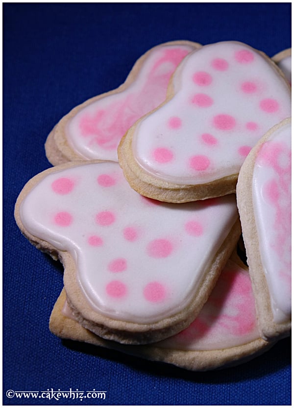 Glace Icing Heart Cookies - CakeWhiz