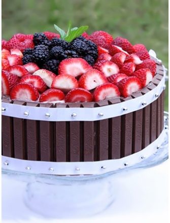 Kit Kat Cake With Strawberries (Easy Cake Decorating Idea)
