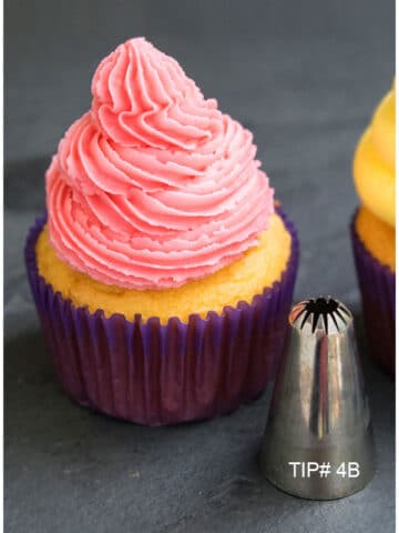 How to Decorate Cupcakes With Buttercream Icing and Pastry Tips