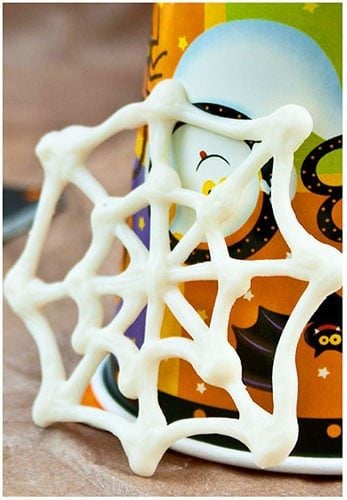 Chocolate Spider Web Cupcakes Tutorial
