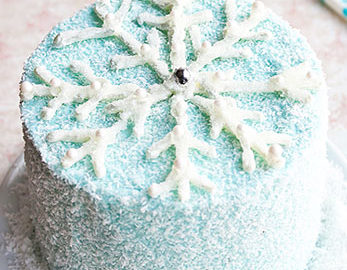 https://cakewhiz.com/wp-content/uploads/2014/01/How-To-Make-Snowflake-Cake-347x270.jpg