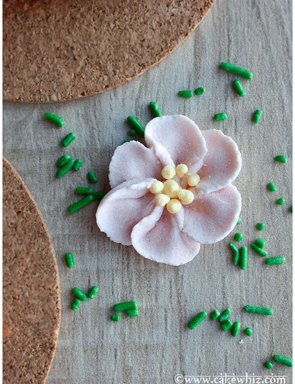 How to Make Easy Royal Icing Flowers