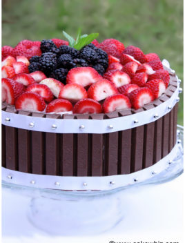 Kit Kat Cake With Strawberries (Quick and Easy Cake Decorating Idea)