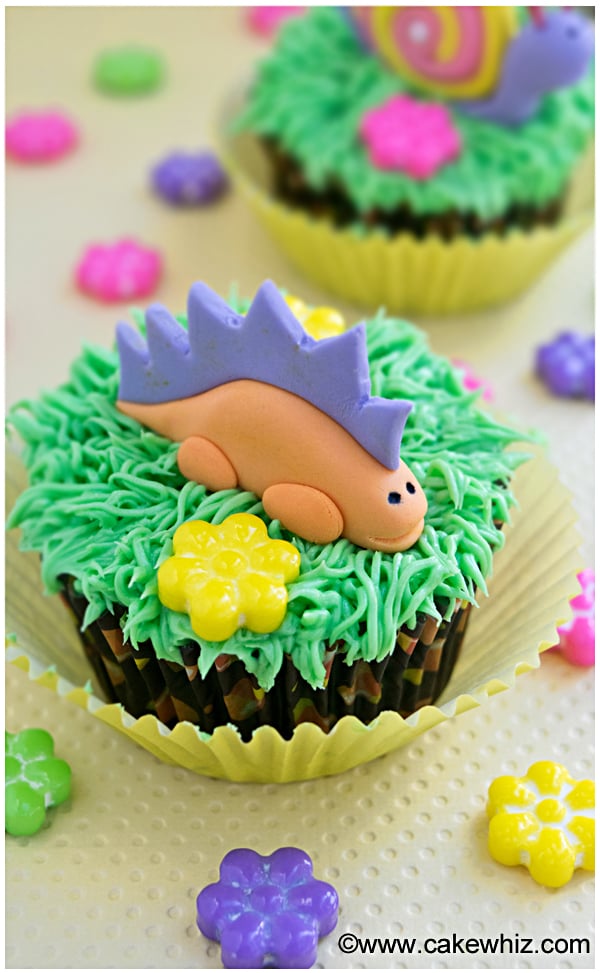 Easy Dinosaur Cupcakes Fondant Toppers