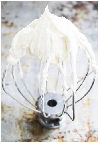 Quick and Easy Cream Cheese Frosting for Cakes and Cupcakes