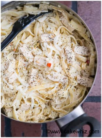 One Pot Healthy Fettuccine Alfredo - CakeWhiz