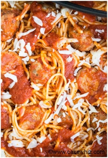 One Pot Spaghetti and Meatballs - CakeWhiz