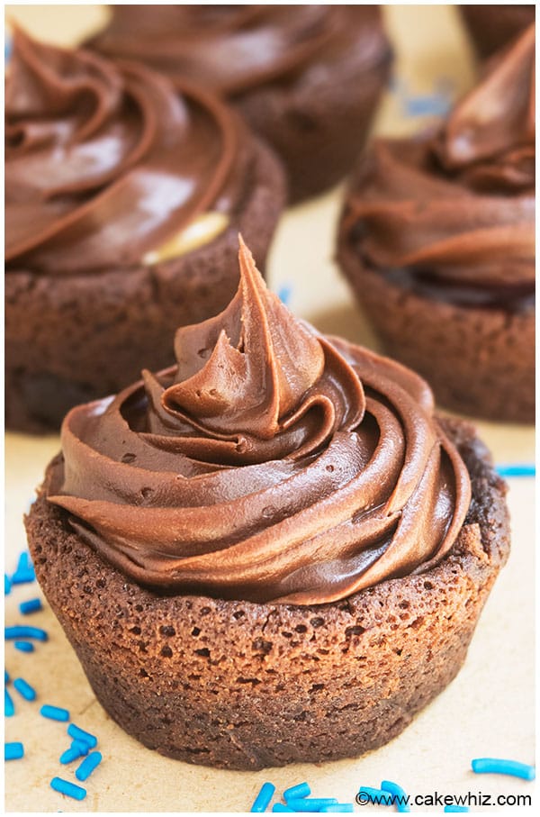 https://cakewhiz.com/wp-content/uploads/2017/09/Easy-Brownie-Cupcakes-Recipe.jpg