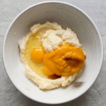 Mango puree, eggs, vanilla added to creamed butter in large bowl.  