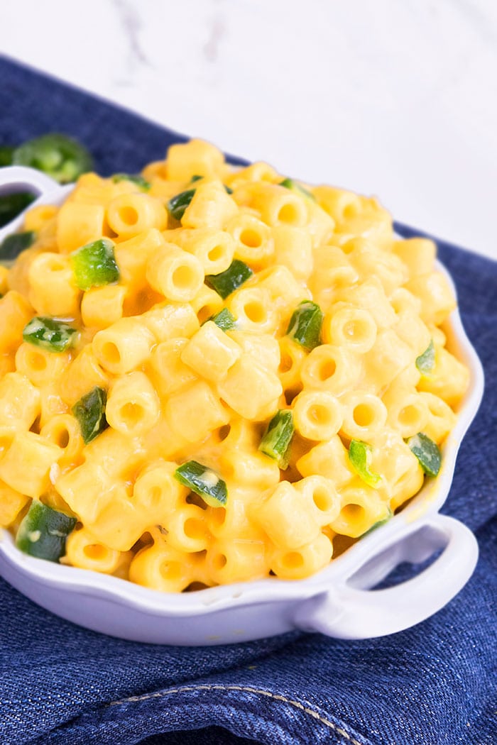 One Pot Jalapeno Popper Mac and Cheese Recipe 
