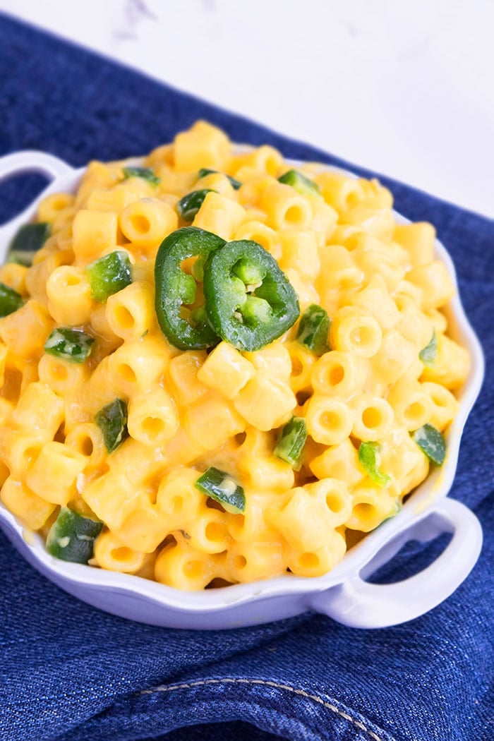 Easy Jalapeno Popper Mac and Cheese Recipe 