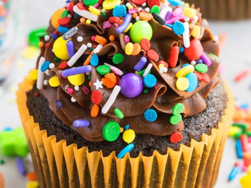 Birthday Cupcakes (Pinata Cupcakes) - CakeWhiz