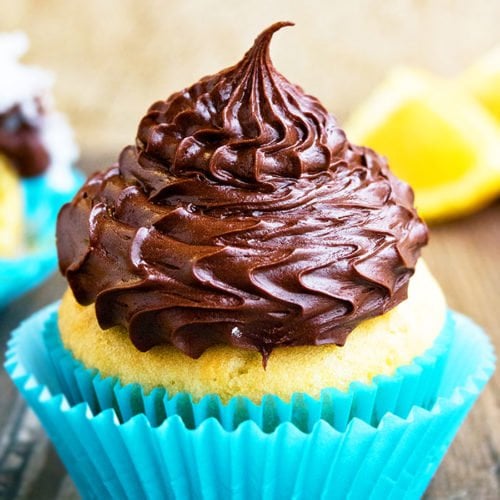 Chocolate Ganache Frosting {2 Ingredients} - CakeWhiz