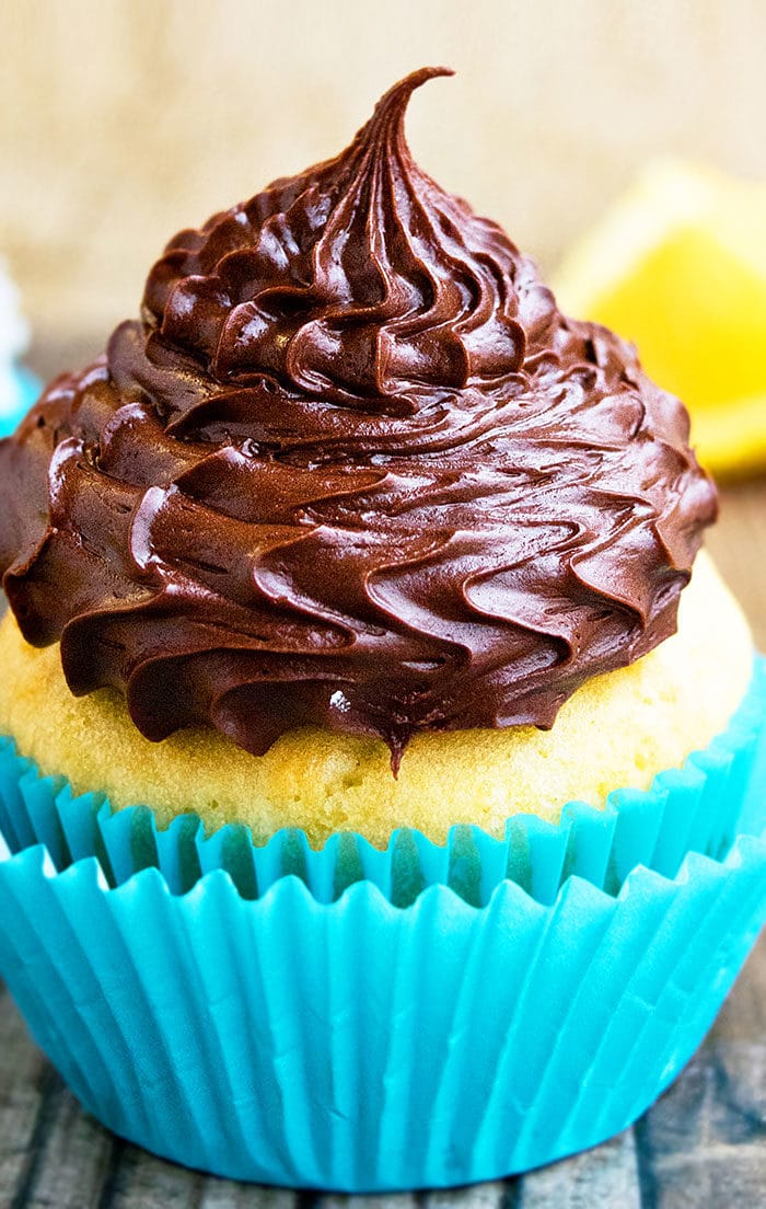Easy Chocolate Ganache Frosting For Piping