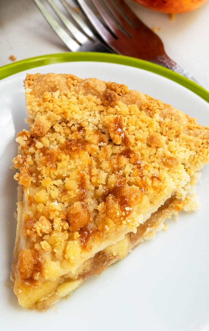 Easy Apple Crumble Pie - CakeWhiz