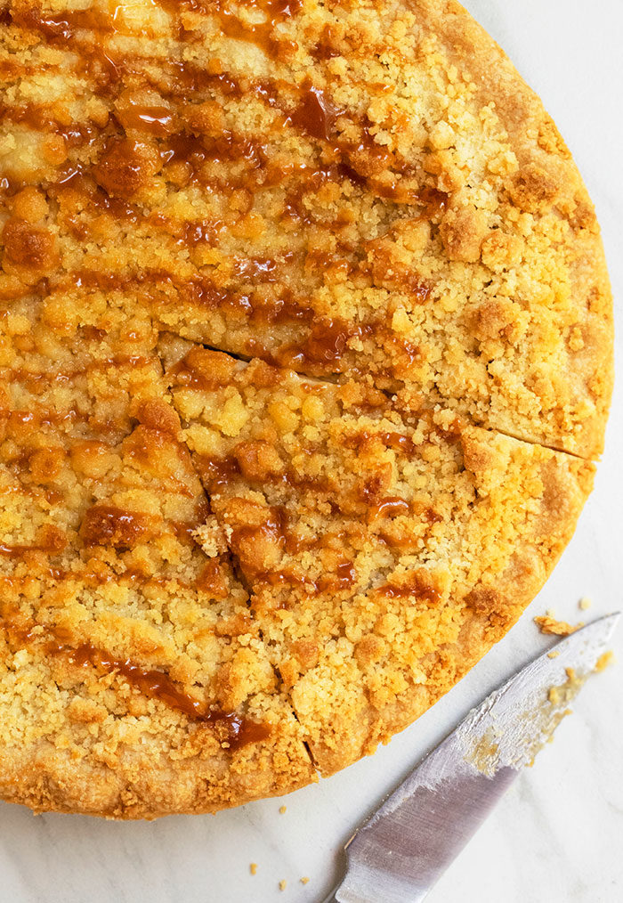 Homemade Apple Pie with Crumb Topping