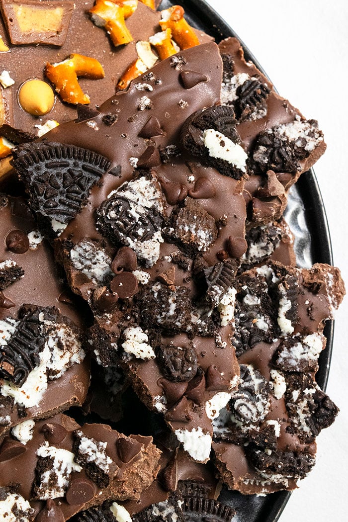 Cookies and Cream Bark (Oreo Bark)