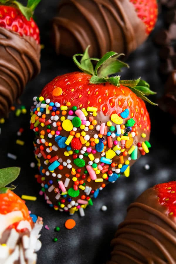 How to Make Chocolate Covered Strawberries - CakeWhiz