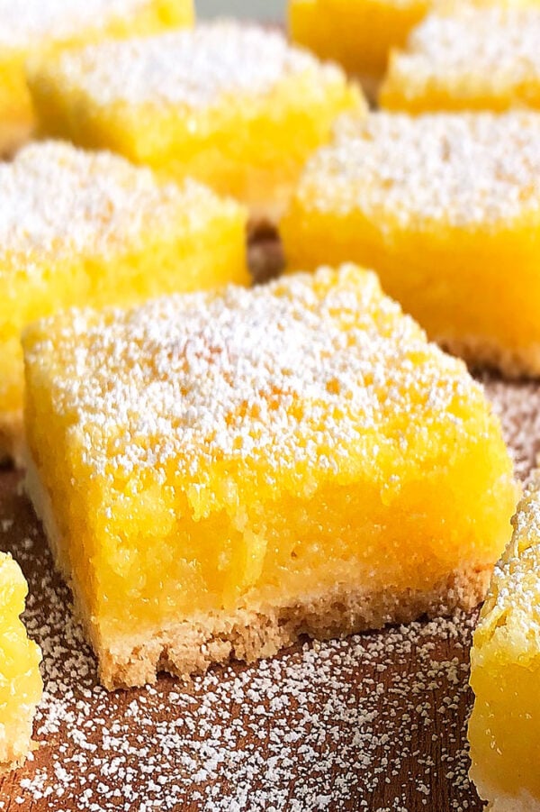 Easy Lemon Bars {Lemon Squares} - CakeWhiz