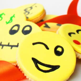 Easy Homemade DIY Emoji Cookies (Emoji Oreos)