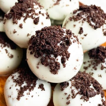 Oreo Truffles {Oreo Balls} - CakeWhiz