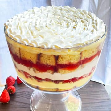 Easy English Trifle {Christmas Trifle} - CakeWhiz