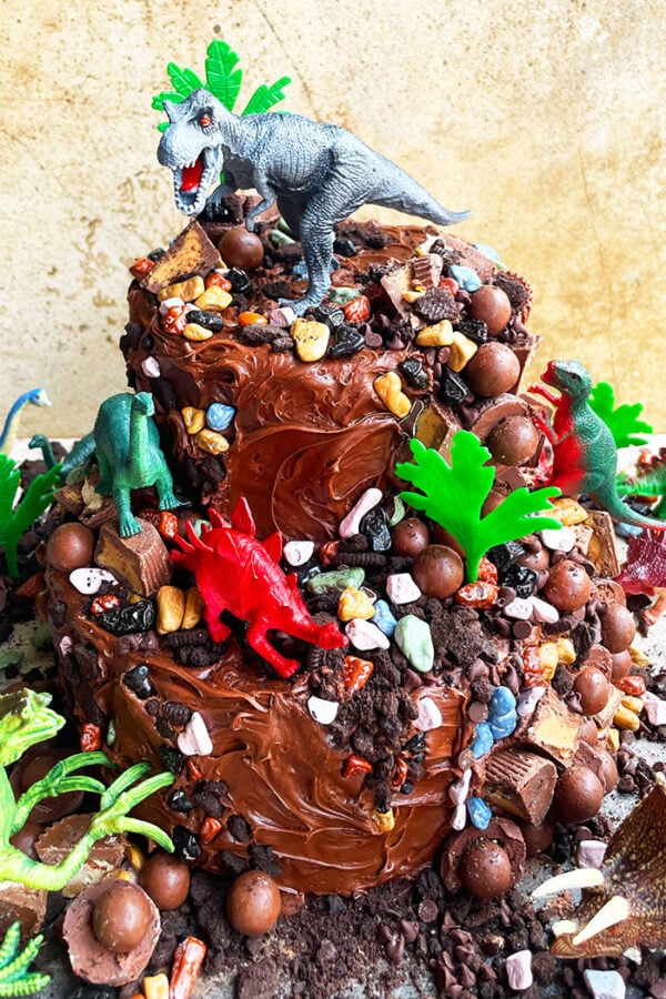 Easy Dinosaur Cake {Dino Cake} - CakeWhiz