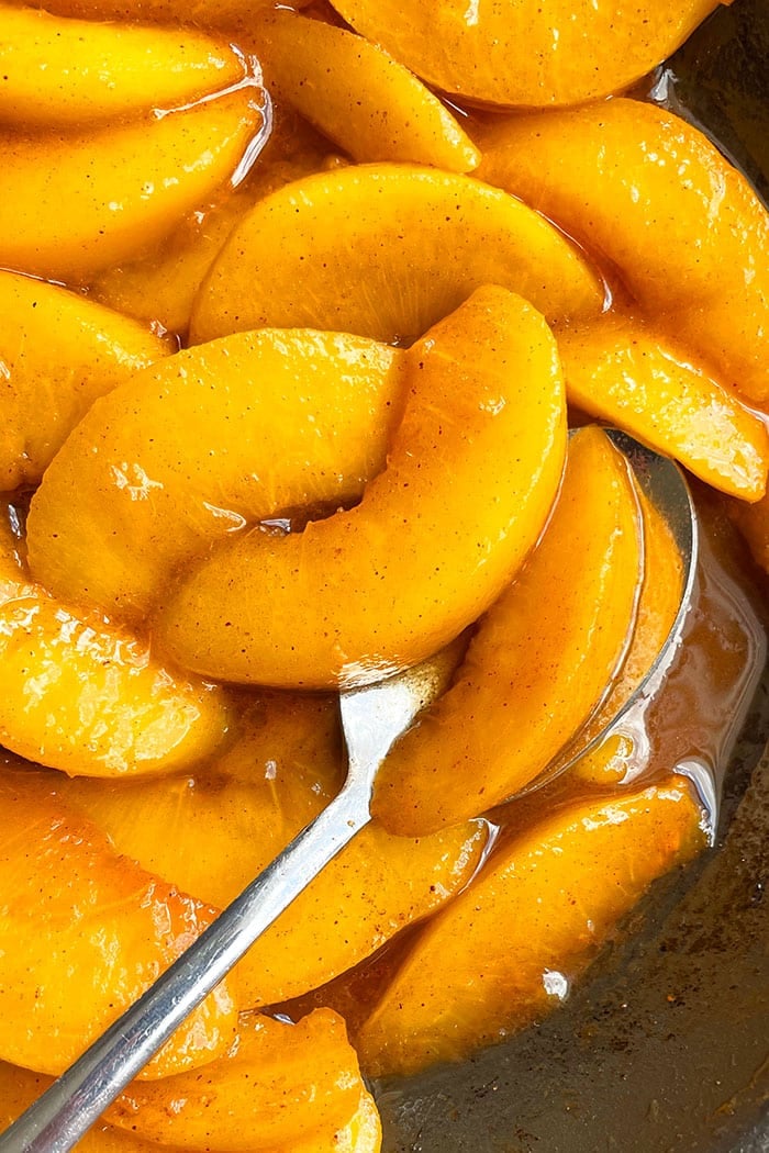 Caramelized Baked Peaches {With Cinnamon} - CakeWhiz