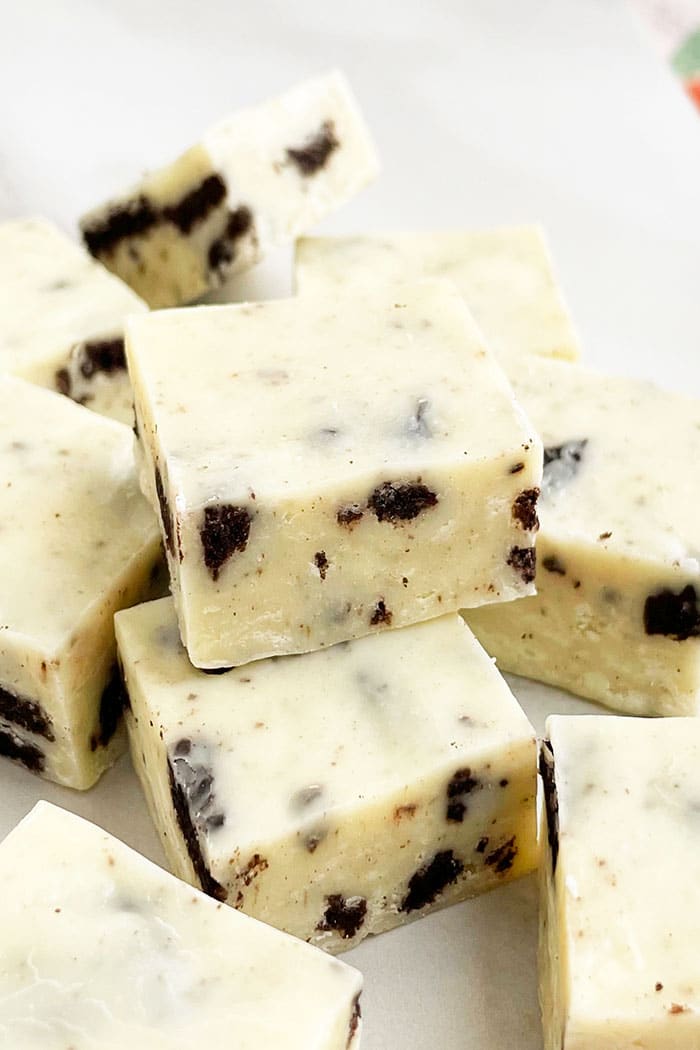 Pieces of Easy Cookies and Cream Fudge on White Base