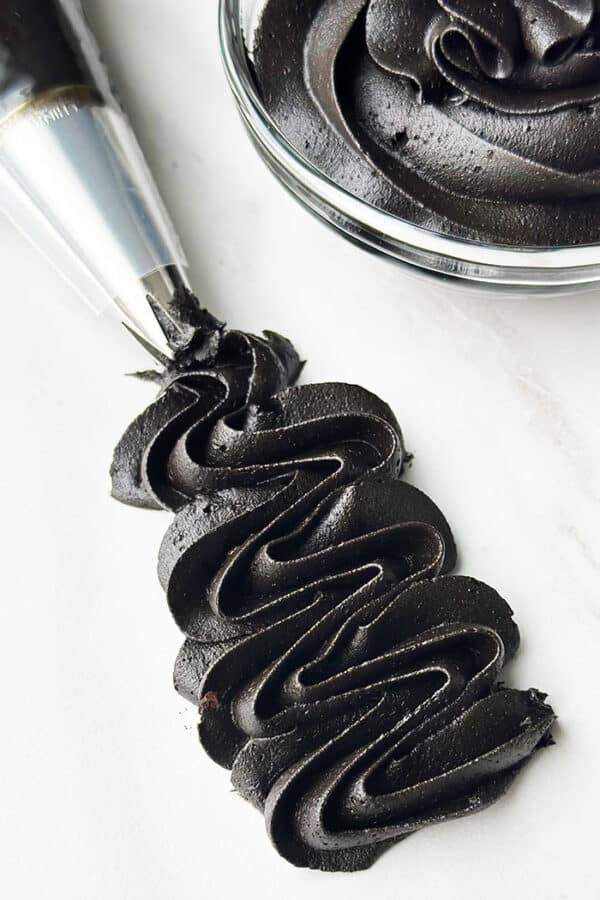 How to Make Black Icing {Buttercream Frosting} CakeWhiz