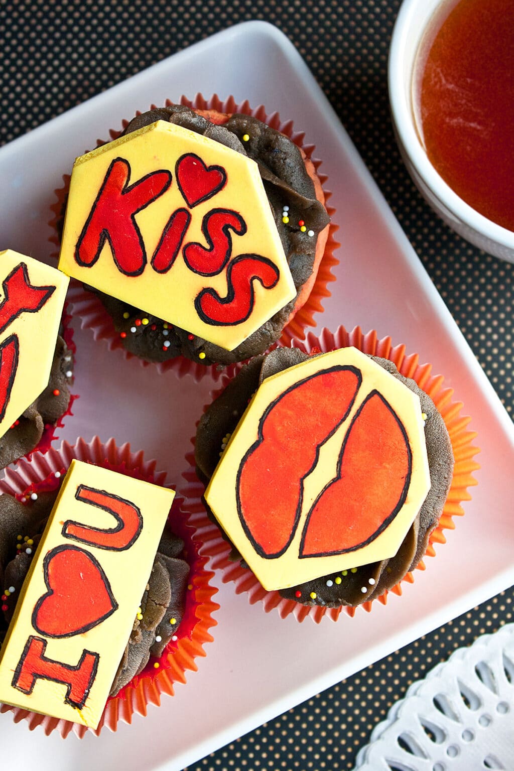 How To Use Stencils {For Cake Decorating} - CakeWhiz