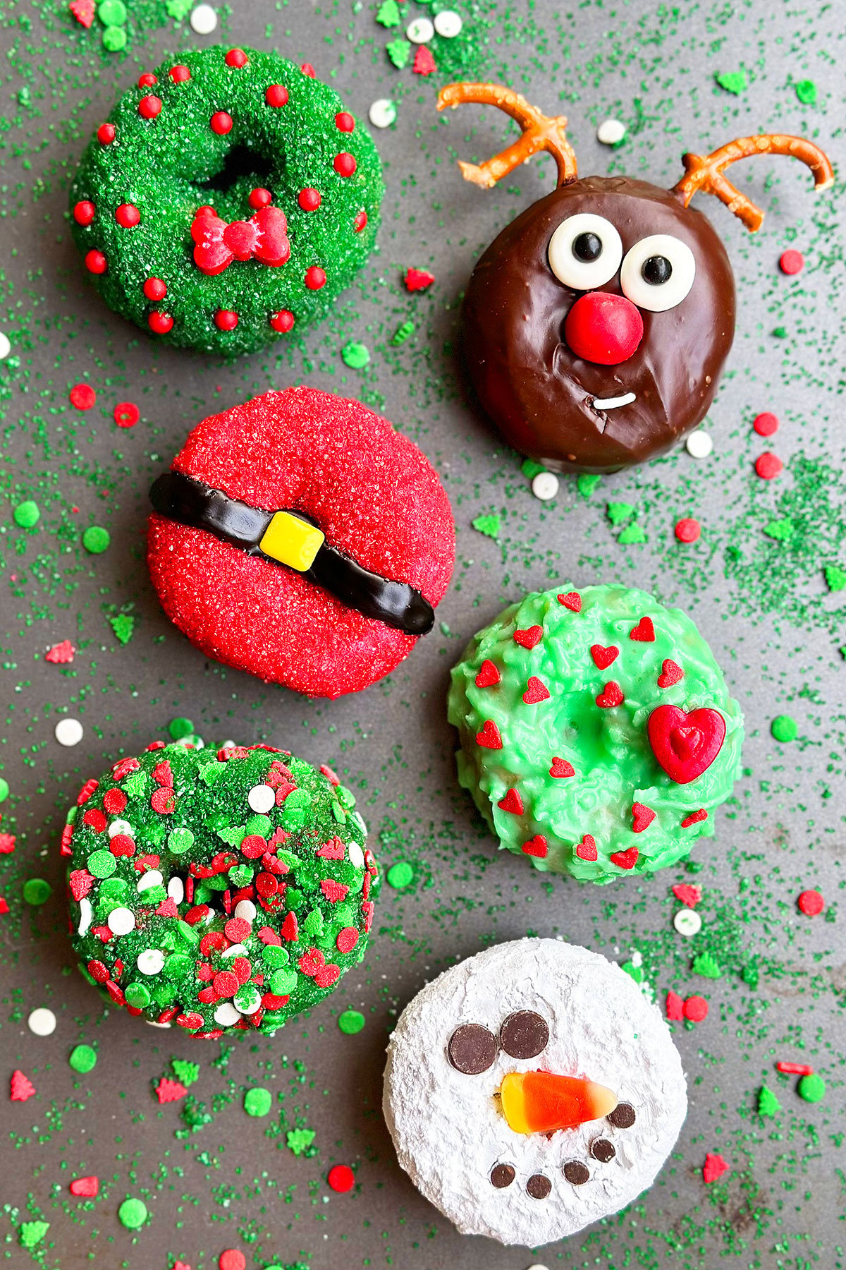 https://cakewhiz.com/wp-content/uploads/2023/11/Easy-Christmas-Donuts-6-Designs.jpg