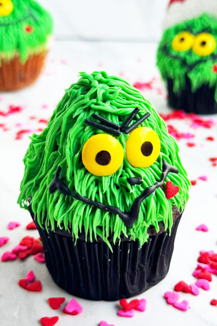 Easy Grinch Cupcakes {Buttercream Icing} CakeWhiz