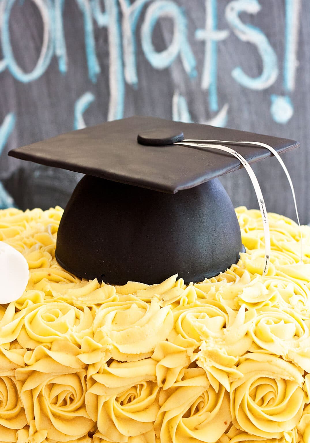 Easy Graduation Cake {Cap & Diploma} - CakeWhiz