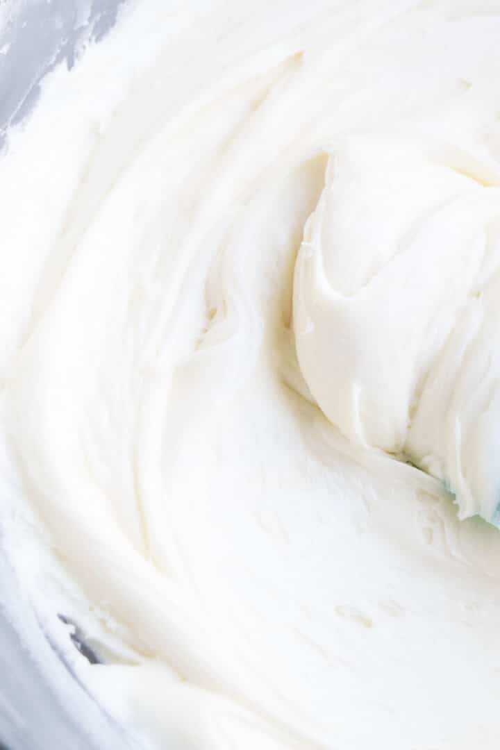 Easy Sour Cream Frosting {Vanilla} - CakeWhiz
