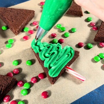 Green frosting swirls covering the brownie. 