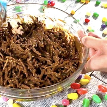 Coated chow mein noodles in glass bowl. 
