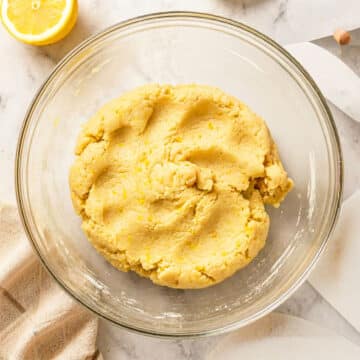 Cookie dough in glass bowl. 